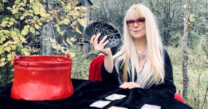 Maggie Moon - Tarot Readings